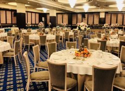 چیدمان ضیافتی لوکس در سالن پالاس برای برگزاری مراسم