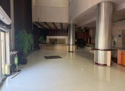 سالن ۴۰۰ نفره مدرن در شمال‌غرب تهران مناسب برگزاری همایش، سمینار و رویدادهای سازمانی